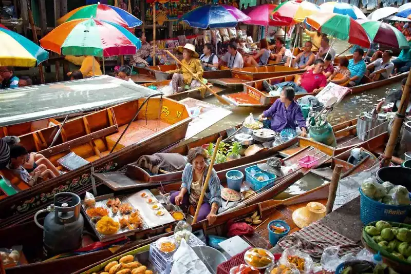 Damnoen-Saduak-Floating-Market-2