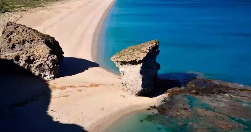Lookout-and-beach-of-The-Dead---Playa-de-los-Muertos-1