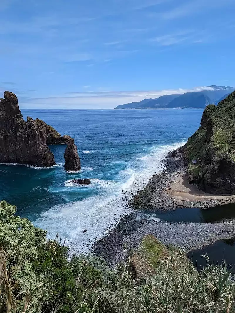 Praia-Ilheus-Ribeira-da-Janela-2