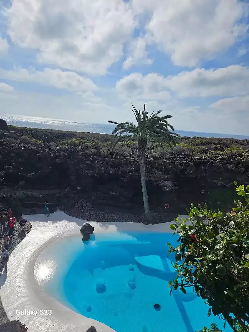 Tour-to-Timanfaya,-Jameos-del-Agua,-Cueva-de-los-Verdes-and-viewpoint-from-the-cliff--2