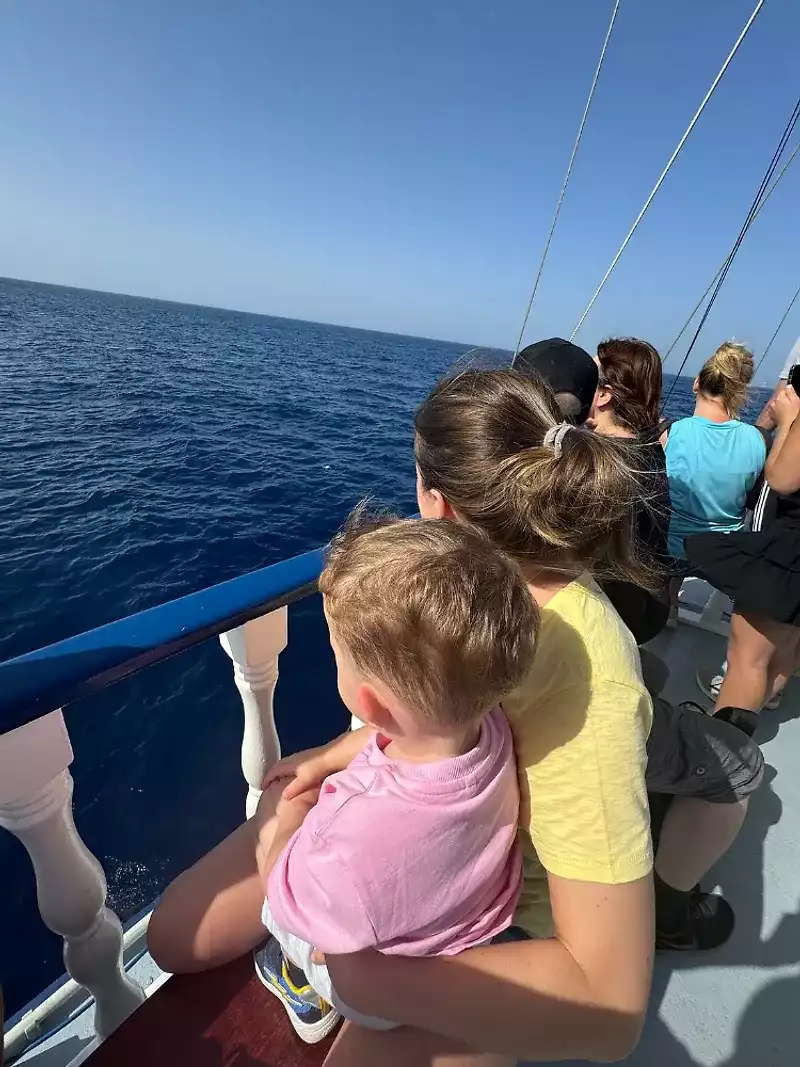 Whale-&-Dolphin-Watching-Boat-Tour-from-Los-Cristianos--2