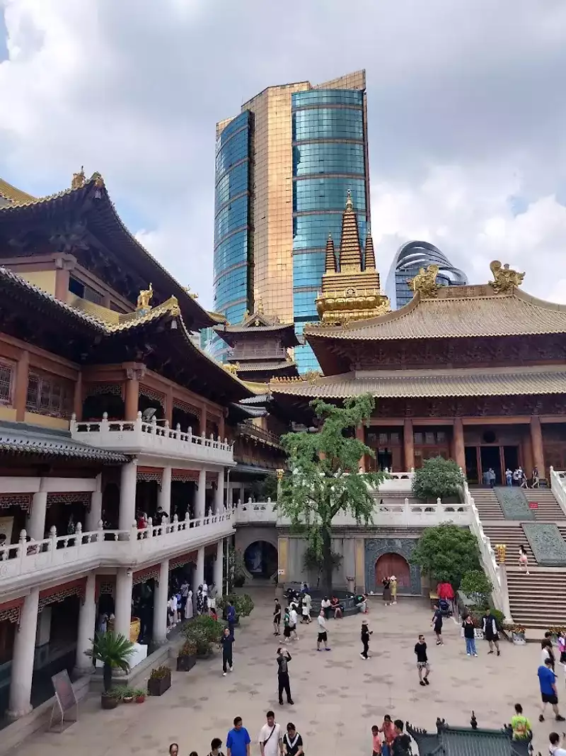 Jade-Buddha-Temple-(Yu-Fo-Si)-1