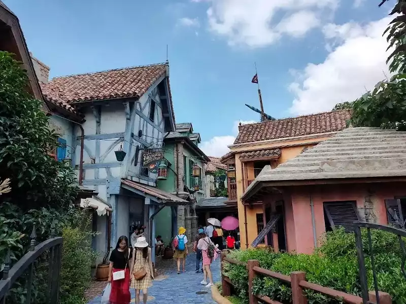 Shanghai-Disneyland-2