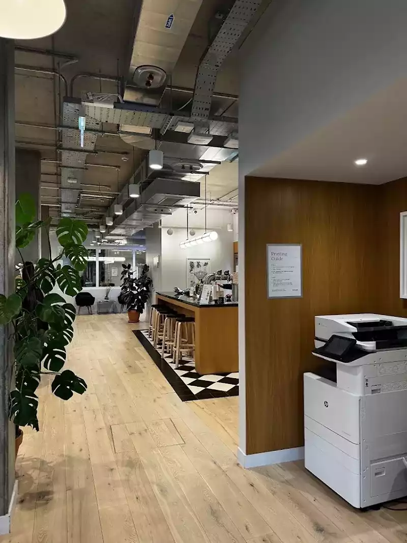 WeWork---Alexanderplatz---Private-Büroflächen-und-Coworking-2