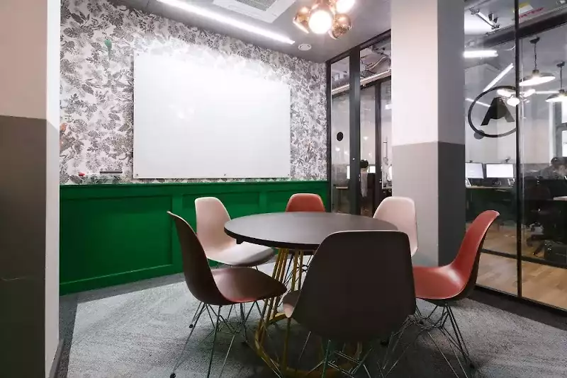 WeWork---Neue-Schönhauser-Straße---Private-Büroflächen-und-Coworking-2