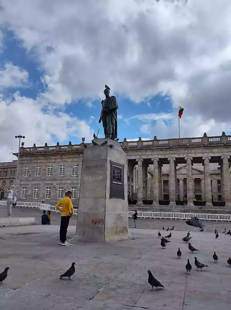 Plaza-de-Bolívar-1