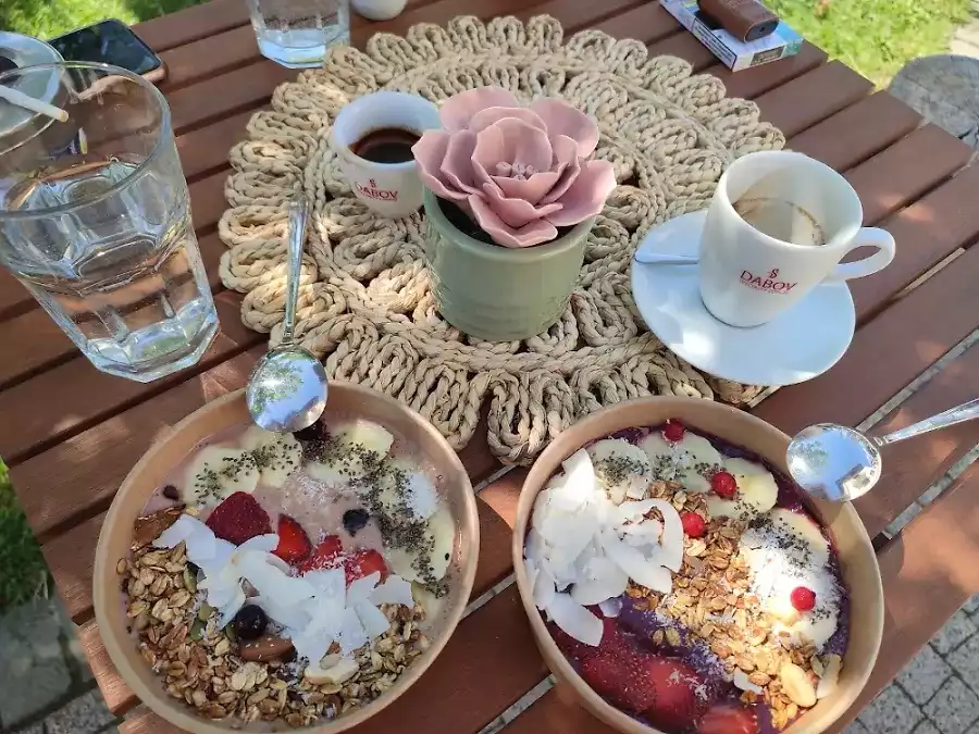 Cherry-Berry-Coffee-&-Smoothies-2