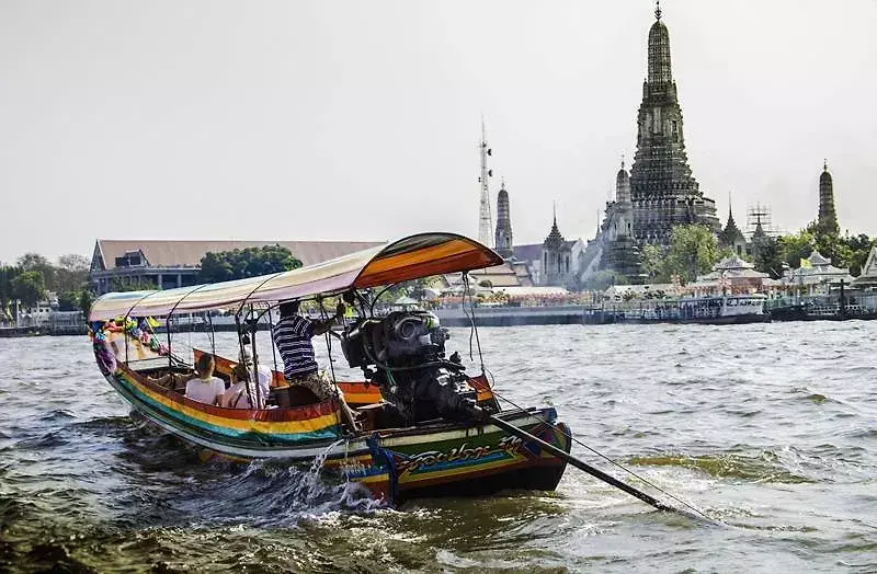 Wat-Arun-(Temple-of-Dawn)-0
