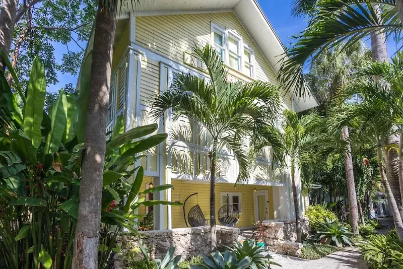 Selina-Miami-0
