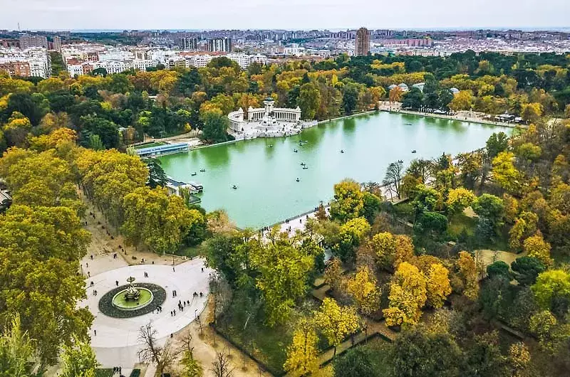 El-Retiro-Park-0