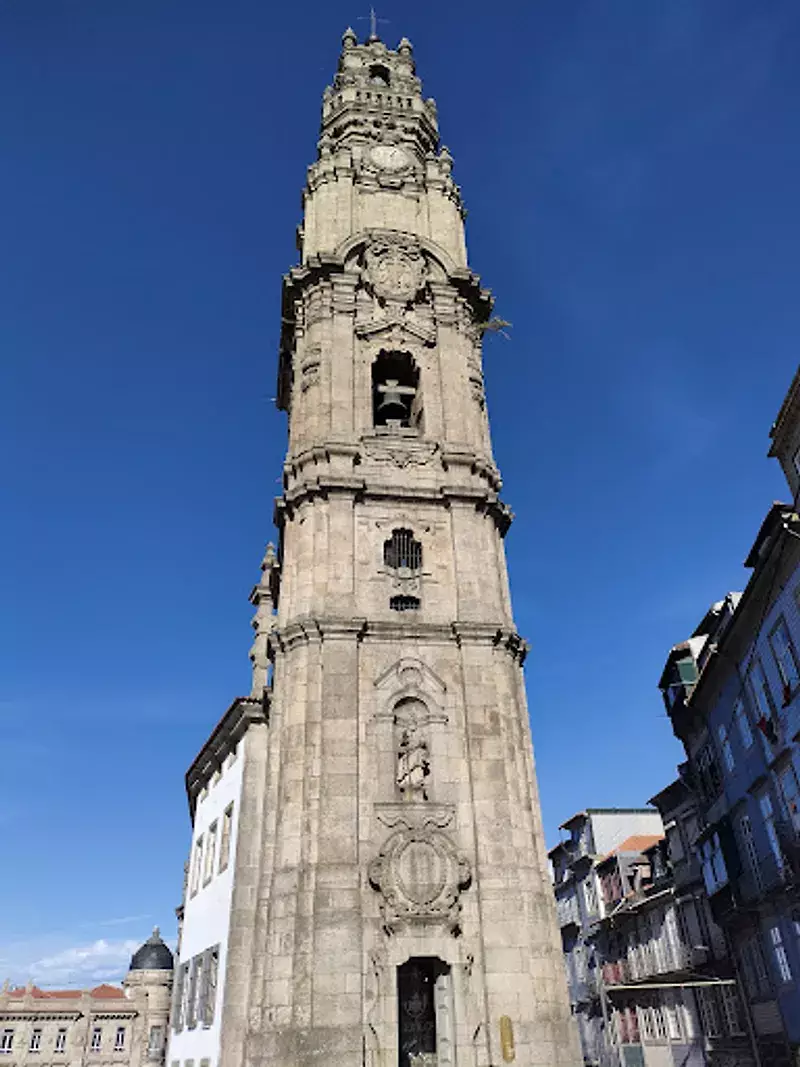 Torre-dos-Clérigos-0